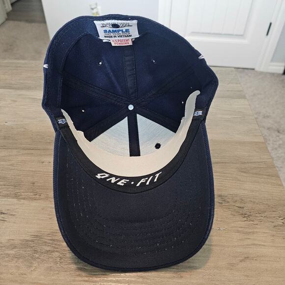 Vintage Duke Blue Devils Fitted Hat Cap 90s Dark Blue 3D Embroidered NCAA Retro - Picture 7 of 9